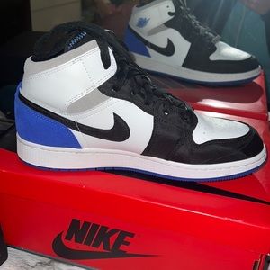 Air Jordan’s low 7y